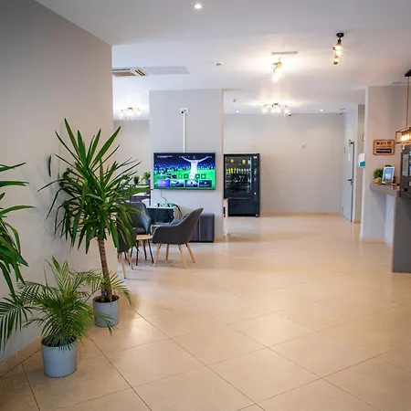 מלון דירות Comfort 4*